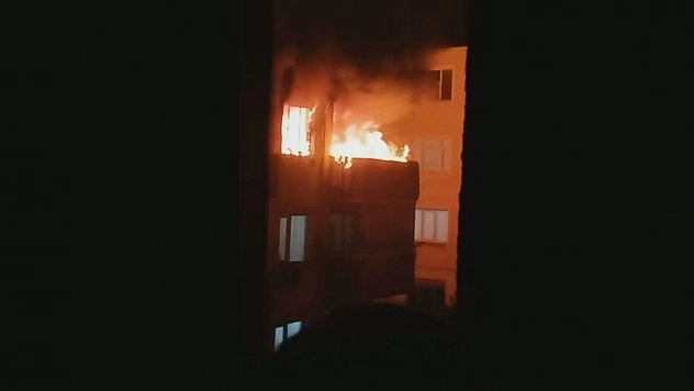 Dördüncü katta yanarak can verdiler