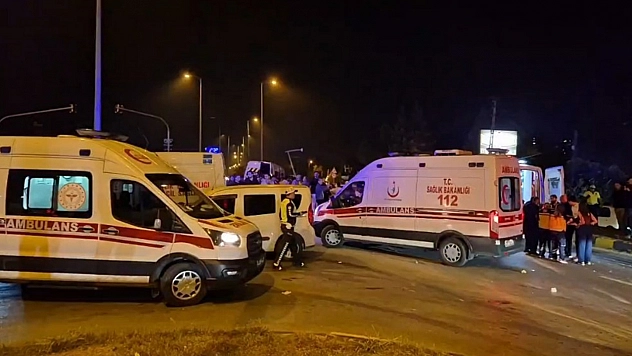 Düğün dönüşü can pazarı: 3'ü çocuk 21 yaralı