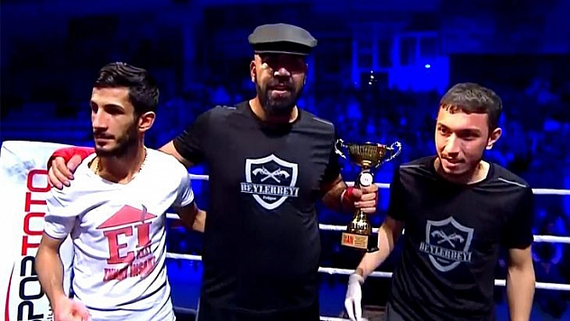 Dünya Şampiyonu Ringe, Elazığ Halayıyla Çıktı