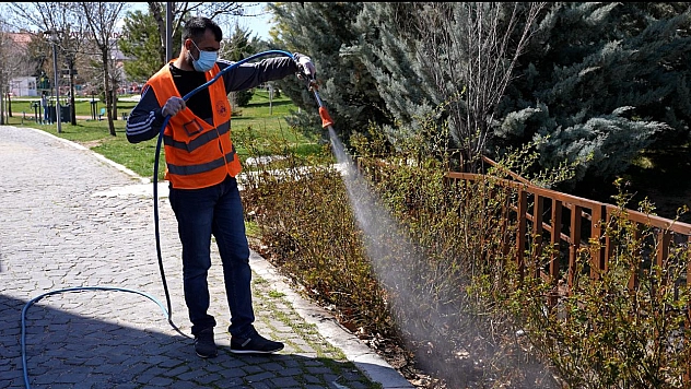 Elazığ Belediyesi bahar döneminde ilaçlama çalışmalarını artırdı