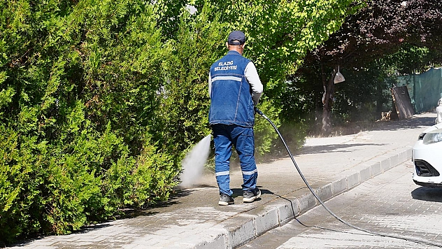 Elazığ Belediyesi, Çaydaçıra Mahallesi'nde kapsamlı temizlik çalışması gerçekleştirdi