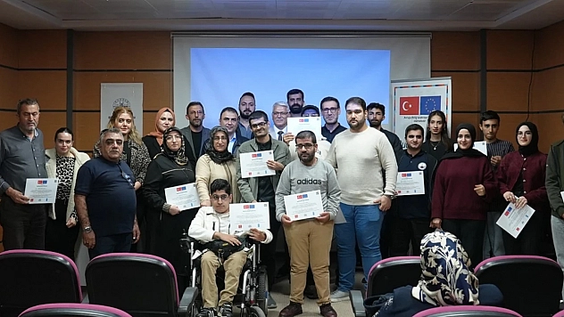 Elazığ Belediyesi DİGEM'de Kursiyerler Sertifikalarını aldı