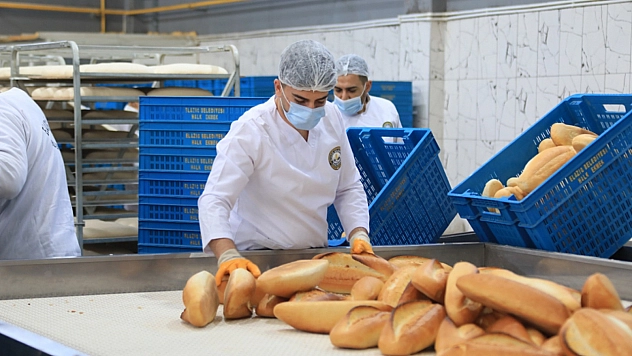 Elazığ Belediyesi Halk Ekmek Fabrikası'nda günlük 20 bin üretim gerçekleştiriyor