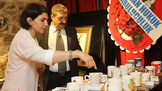 Elazığ Belediyesi Hilalkent Sosyal Hizmet Binası'nda Eğitim Gören Kursiyerlerden Çini Sergisi