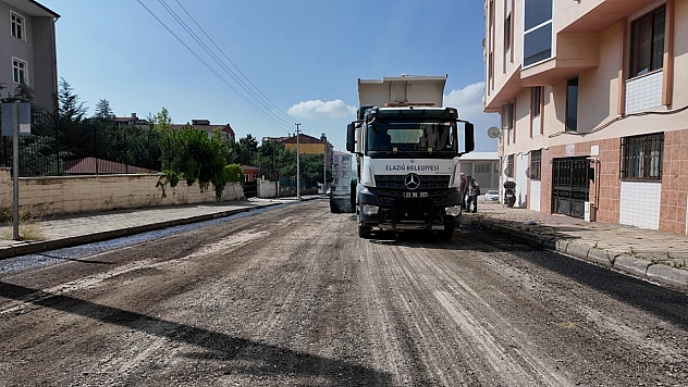 Elazığ Belediyesi, İcadiye Mahallesi'ndeki 20 sokak 1 caddenin yollarını yeniledi