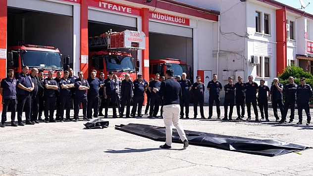 Elazığ Belediyesi itfaiyesinden elektrikli araç yangınlarına müdahale eğitimi