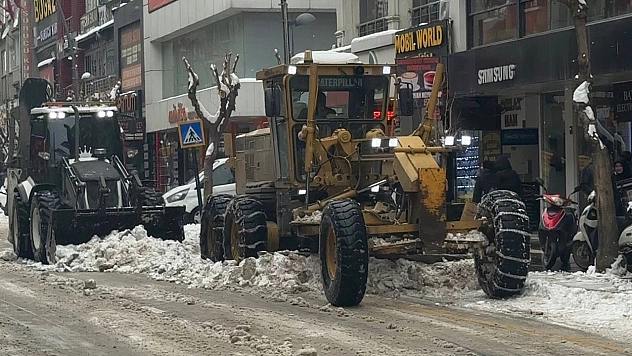 Elazığ Belediyesi karla mücadele ekipleri sahada