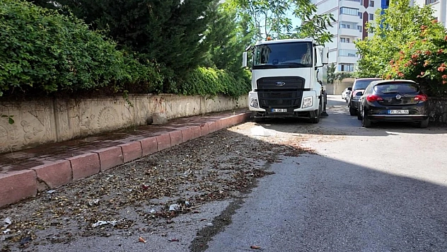 Elazığ Belediyesi, kent genelindeki temizlik çalışmalarını sürdürüyor