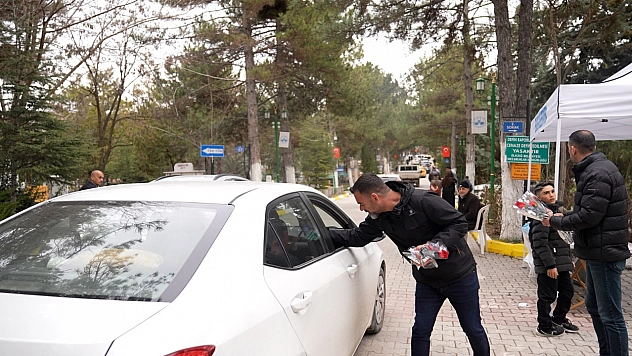 Elazığ Belediyesi, Mezarlıklarda Çeşitli İkramlarda Bulundu