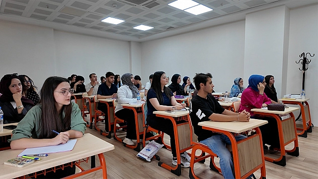 Elazığ Belediyesi'nden gençlere eğitim desteği