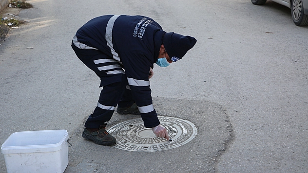 Elazığ Belediyesi'nden Kanal Sisleme ve İlaçlama Çalışması