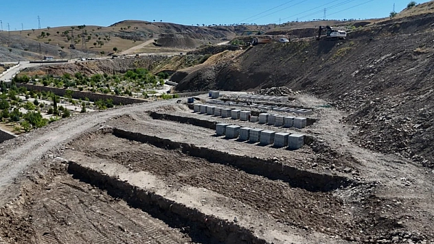 Elazığ Belediyesi'nden mezarlıklarda kapsamlı çalışma