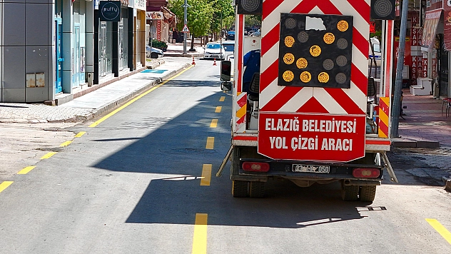 Elazığ Belediyesi tarafından, asfaltlanan yolların çizgileri çekildi