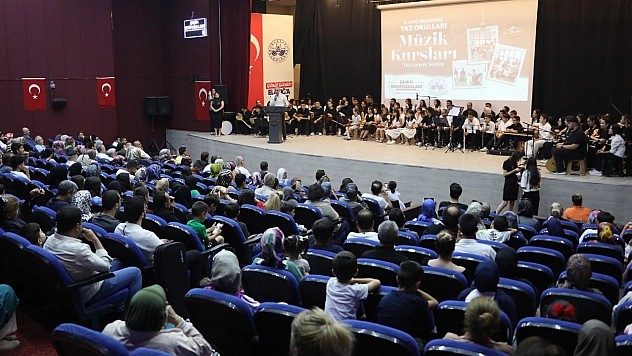 Elazığ Belediyesi yaz müzik kursu finalinde sertifika heyecanı