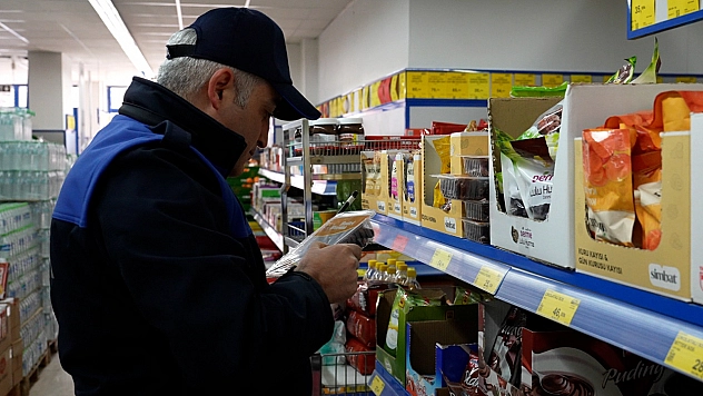 Elazığ Belediyesi Zabıta ekiplerinden zincir marketlere denetim