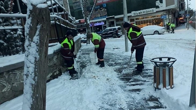 Elazığ Belediyesinin Kar Mesaisi Sürüyor