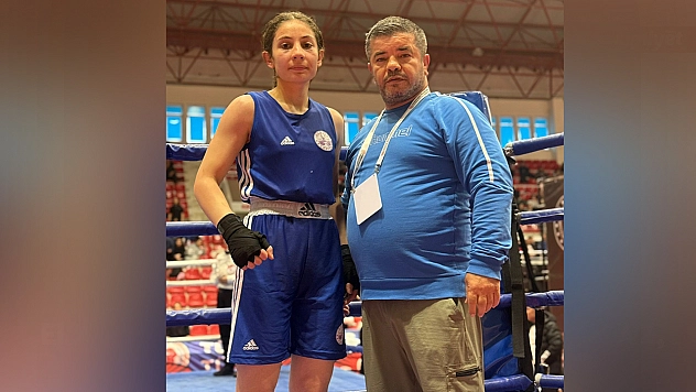 Elazığ Belediyespor boksörü Elif Naz, milli takım kampında