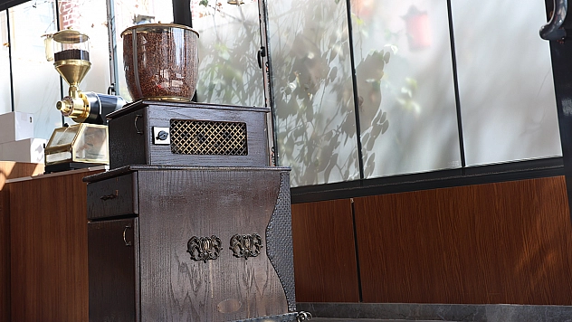 Elazığ'da 100 yıllık kahve makinesi dikkat çekiyor