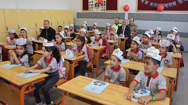 Elazığ'da 105 bin öğrenci için ders zili çaldı