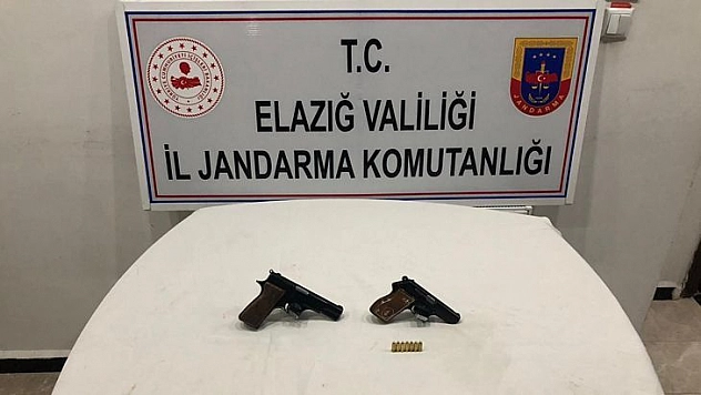 Elazığ'da JASAT 2 Adet Ruhsatsız Tabanca Ele Geçirdi
