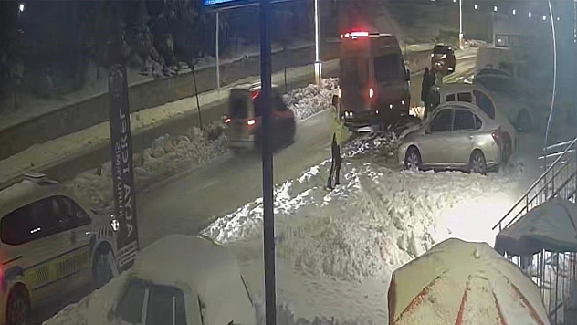 Elazığ'da 2 araca çarpan sürücü hiç durmadan kaçtı