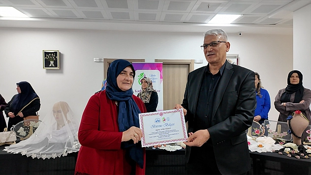 Elazığ'da 20 kadın sertifika aldı: El emeği eserler sergilendi