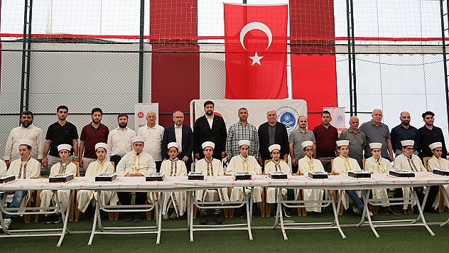 Elazığ'da 22 hafız için 22 pasta kesildi