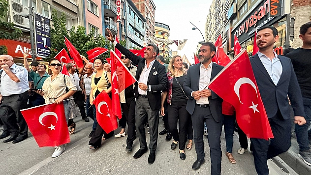 Gazi Caddesi'nde Zafer Yürüyüşü!