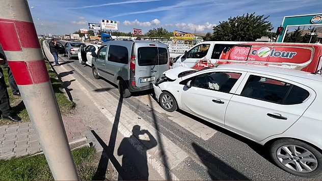 Elazığ'da 4 araçlı zincirleme kaza