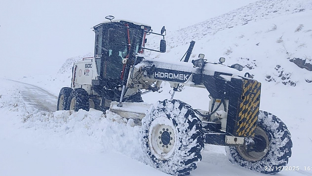 Elazığ'da 423 köy yolu ulaşıma kapandı, ekiplerin çalışması sürüyor