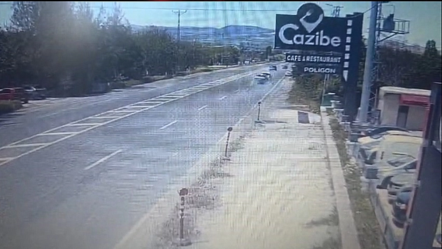 Elazığ'da 5 kişinin yaralandığı trafik kazası, güvenlik kamerasına yansıdı