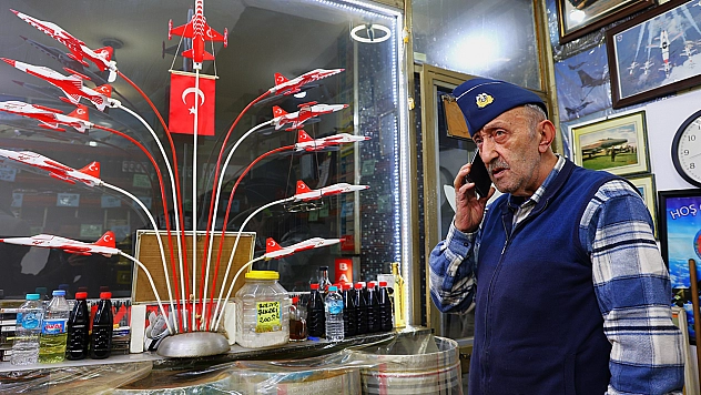 Elazığ'da 75 yaşındaki Atilla Demirbaş'ın pilotluk hayali gökyüzünde kaldı, maketlerle yaşadı