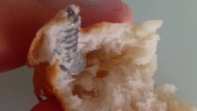 Elazığ'da Aldığı ekmeğin içerisinden vida çıktı