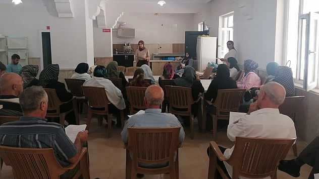 Elazığ'da Altınçevre köyü sakinlerine sağlık eğitimi