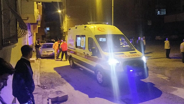 Elazığ'da araç içerisinde yanıcı madde alev aldı: 3 yaralı