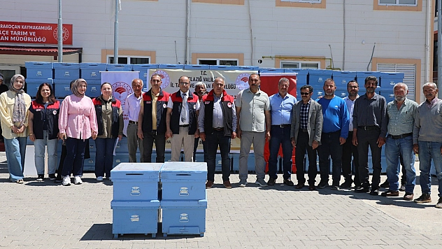 Elazığ'da arıcılığa destek: 15 Üreticiye 150 kovan dağıtıldı