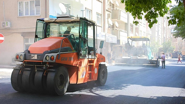 Elazığ'da asfaltlama çalışmaları sürüyor