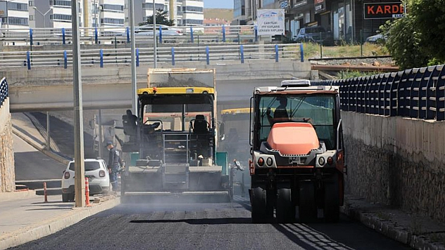 Elazığ'da asfaltlama çalışmaları sürüyor