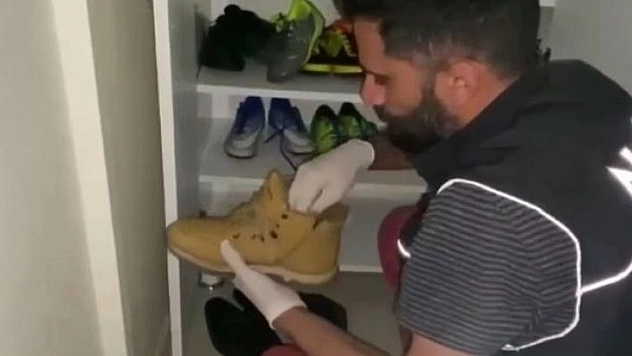Elazığ'da ayakkabı içerisine zulalanmış uyuşturucu ele geçirildi: 2 gözaltı