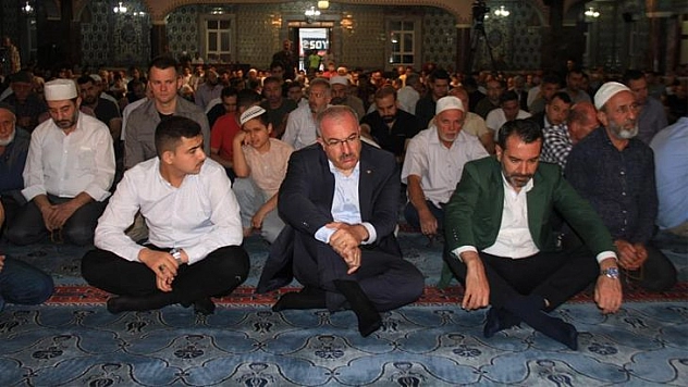 Elazığ'da bayram namazında camiler doldu