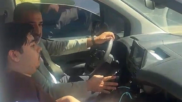 Elazığ'da belediye ekipleri seferber oldu geç kalan öğrenci sınava yetiştirildi