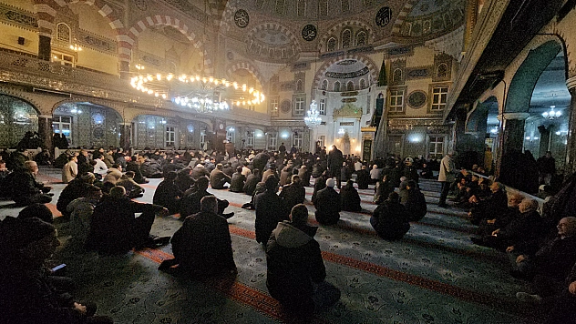Elazığ'da Berat Kandili'nde camiler dolup taştı