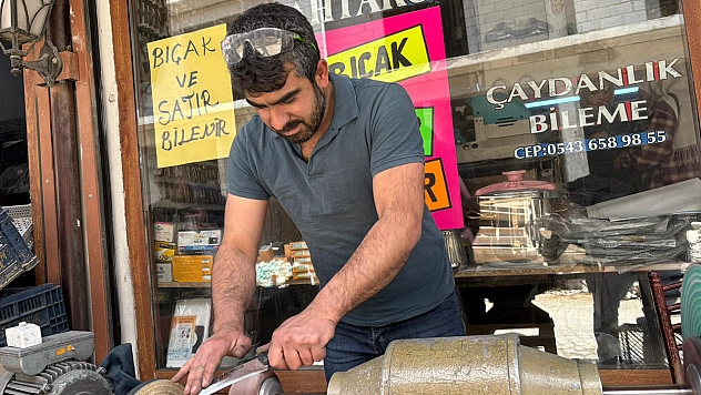 Elazığ'da bıçaklar kurbanlarını bekliyor