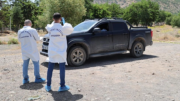 Elazığ'da bir araç içerisinde 2 kişi ölü bulundu