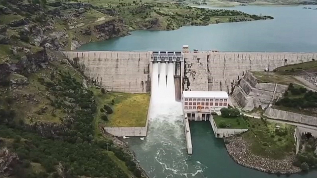Elazığ'da bir barajın daha kapakları açıldı