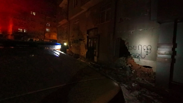 Elazığ'da Bir Bina Tahliye Edildi!