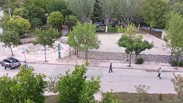 Elazığ'da Bir Kişi Çocuğu Teslim Etmek İstemedi, O Anlar Görüntülendi