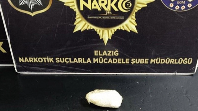 Elazığ'da Bir Şüpheli Uyuşturucu Maddeyi Bakın Nereye Saklamış