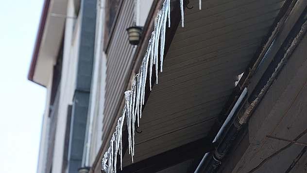 Elazığ'da buz sarkıtlarına dikkat