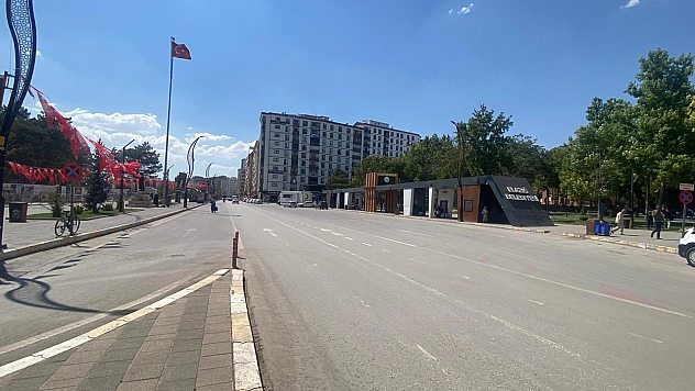 Elazığ'da caddeler boş kaldı